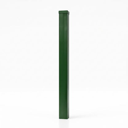 Poste de acero galvanizado verde de 2,60m con perfil cuadrado de 60x60mm para cierres perimetrales y paneles de reja 3D.